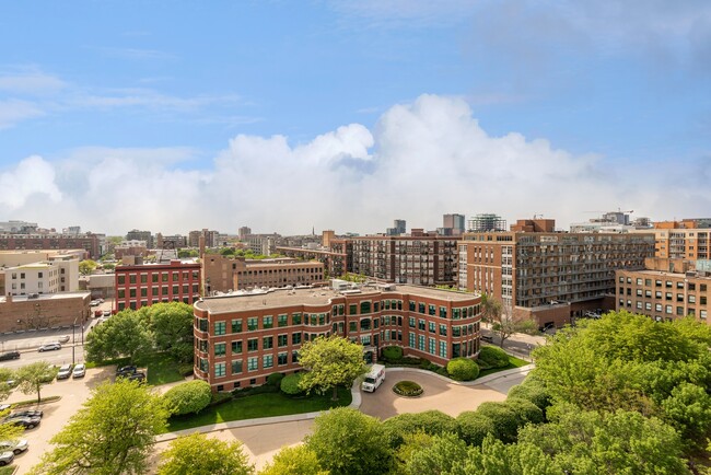 Building Photo - 225 S Sangamon St