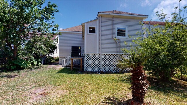 Building Photo - 3808 Avenue L