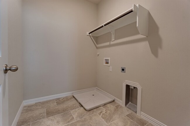 Building Photo - 7616 Redondo Dr
