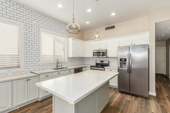 Building Photo - 756 W Citrus Way