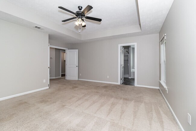 Building Photo - Large 3 bedroom (plus bonus), 2 1/2 bath home in Canterbury Farms!