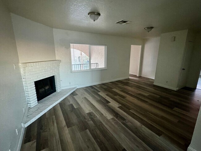 Primary Photo - 3 BEDROOM 2 BATH, UPSTAIRS UNIT, NO CAPRET...