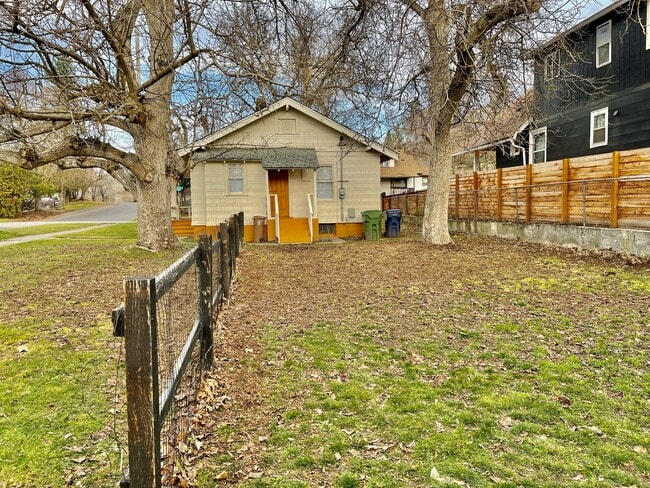 Building Photo - New on the Market!