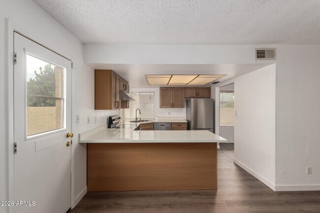 Building Photo - 5055 W Vogel Ave