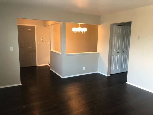 Building Photo - 2508 Inglis St