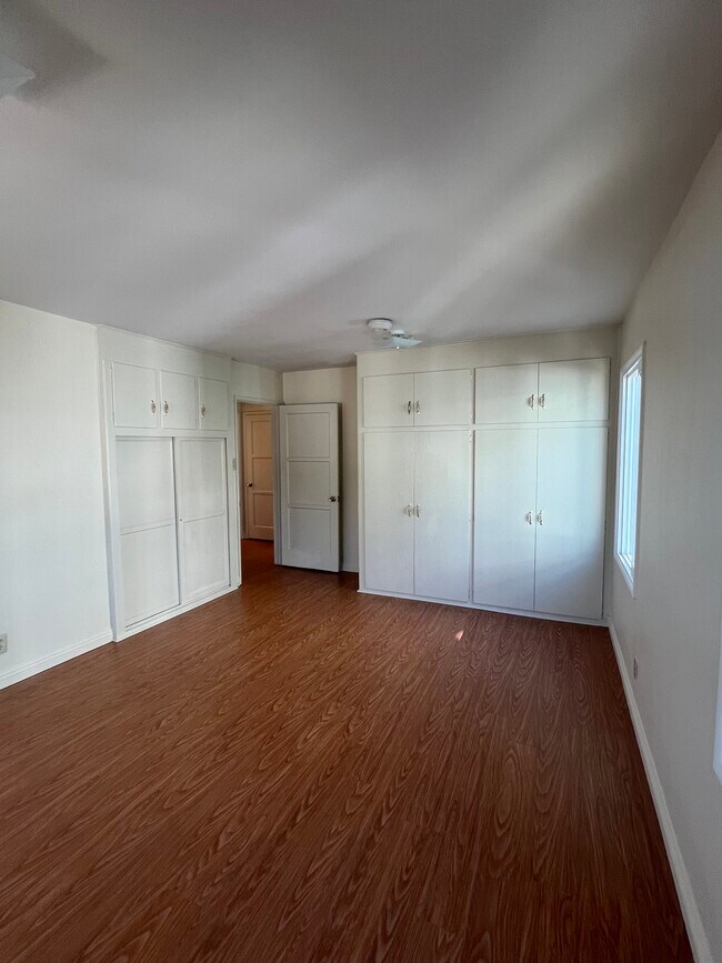 Building Photo - 5264 Cahuenga Blvd