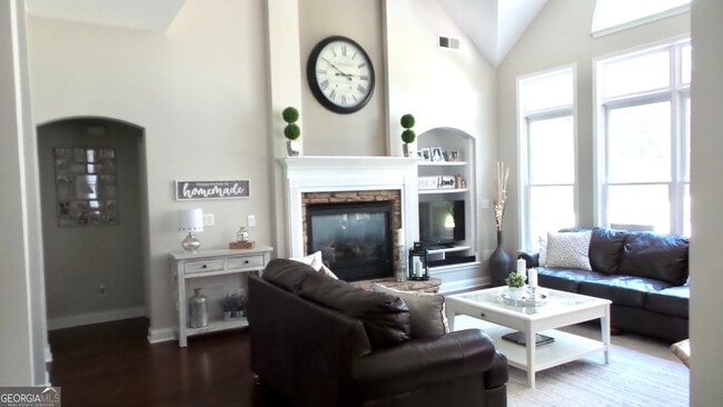 Building Photo - 206 Lake Forest Dr