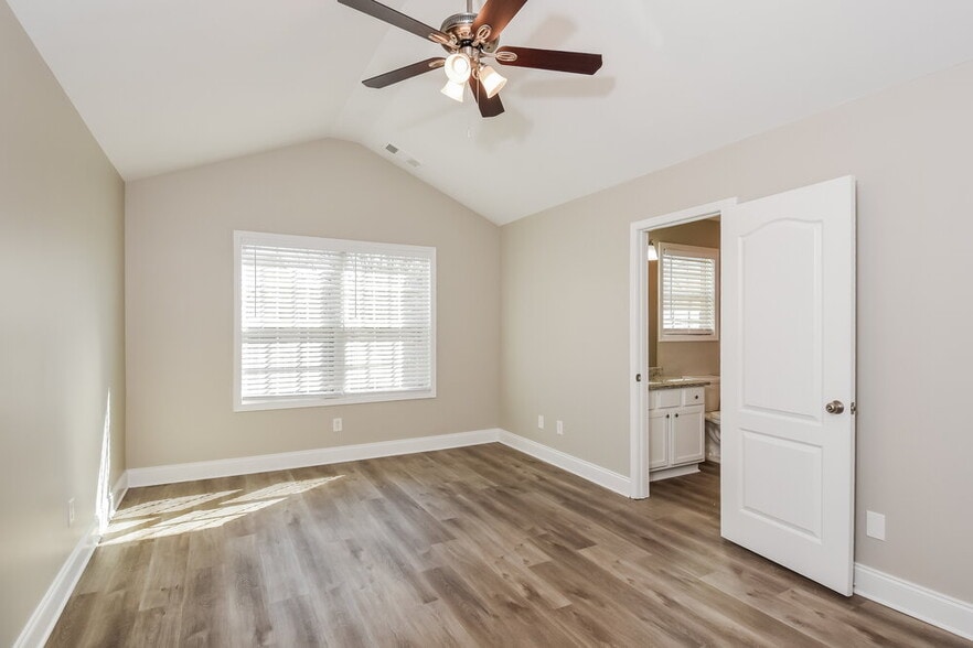 Building Photo - 242 Derby Ct