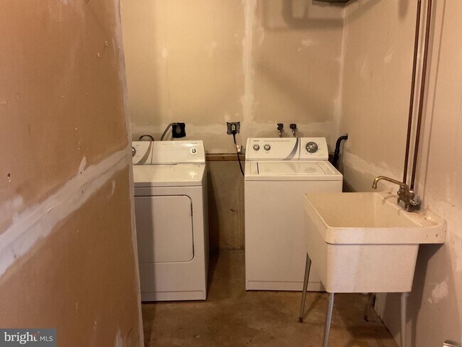 Building Photo - 8904 Grass Valley Ct