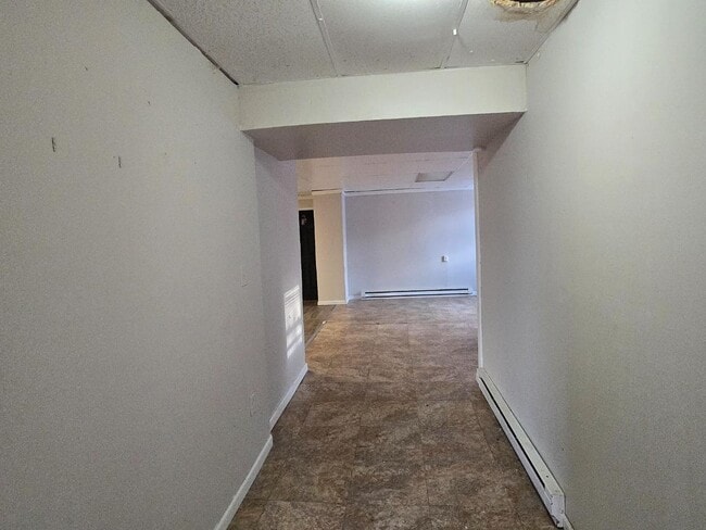 Building Photo - 300 William St