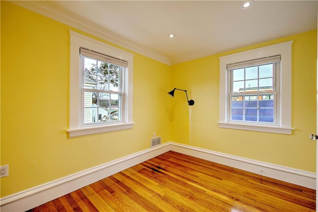 Building Photo - 11 Elmcroft Ave