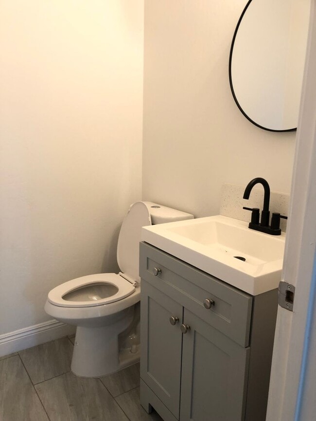 Building Photo - Southwest Bakersfield Home