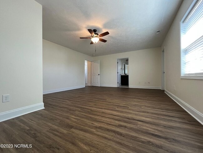 Building Photo - 117 Lightwater Dr