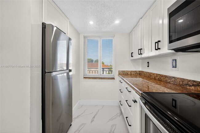 Building Photo - 9915 W Okeechobee Rd