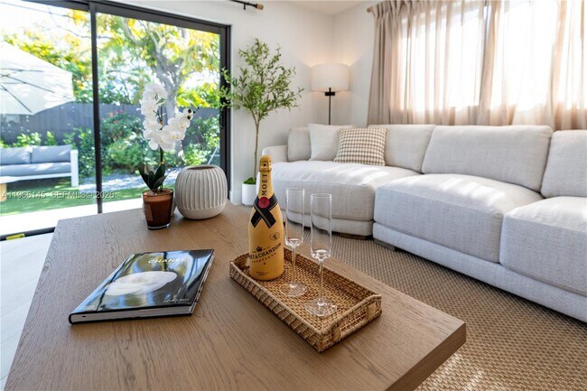 Building Photo - 1420 SW 17th St