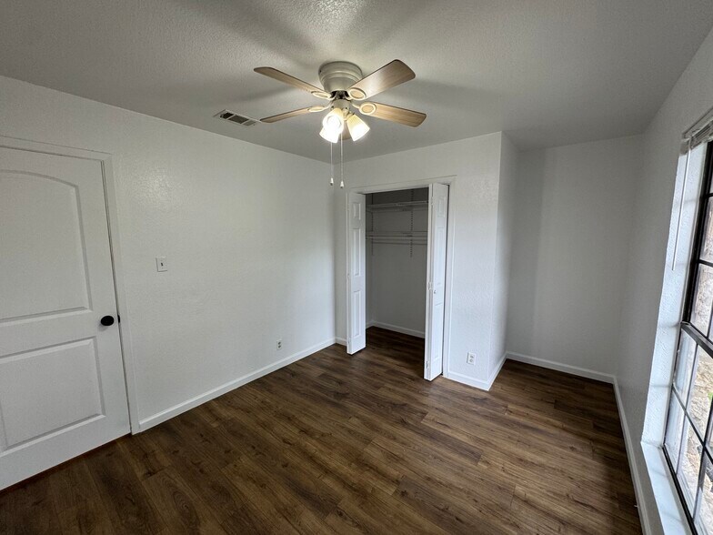Building Photo - 1749 Horseshoe Cir