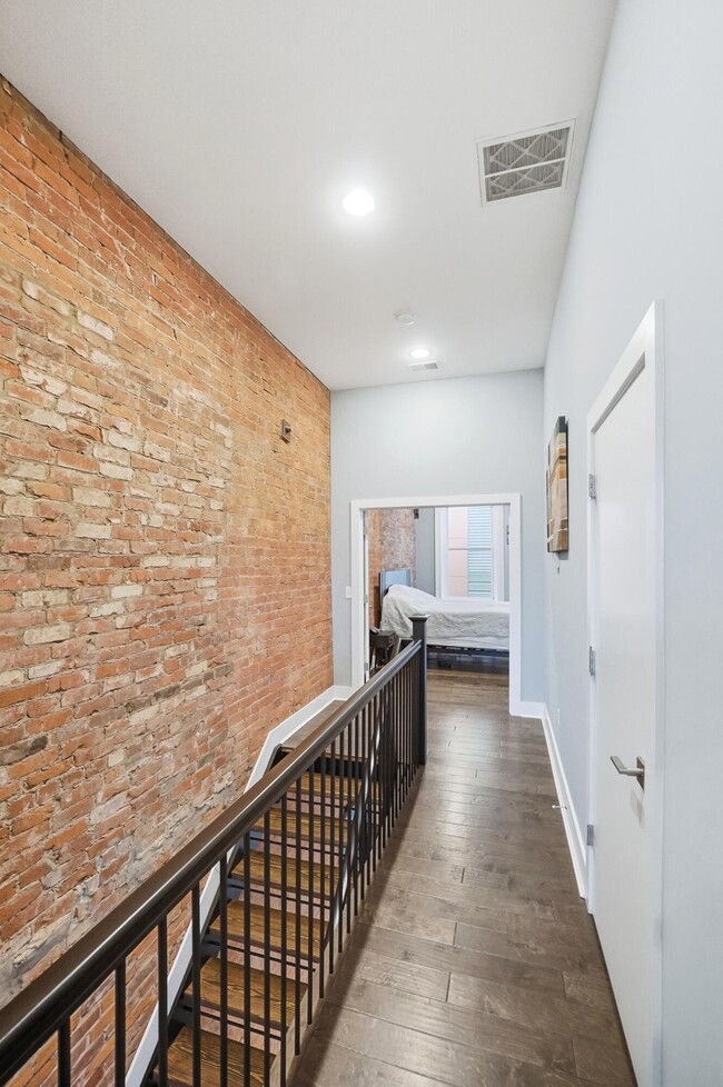 Building Photo - 408 Scott St