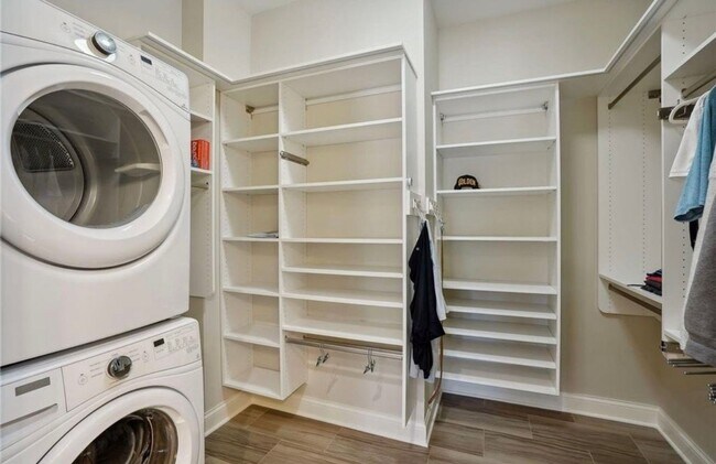 Building Photo - Beautiful 2 bedroom condo for rent