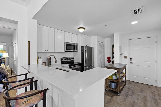 Building Photo - 255 Evernia St