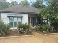 Building Photo - Large 3 Bedroom Townhome with All Appliances Included
