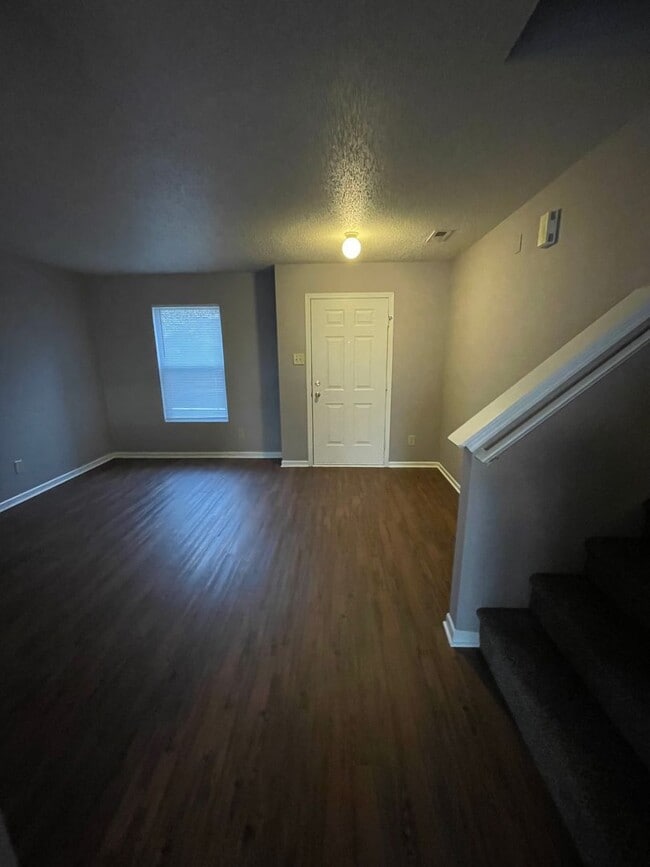 Building Photo - Franklin Twp - 3 BR 2 story