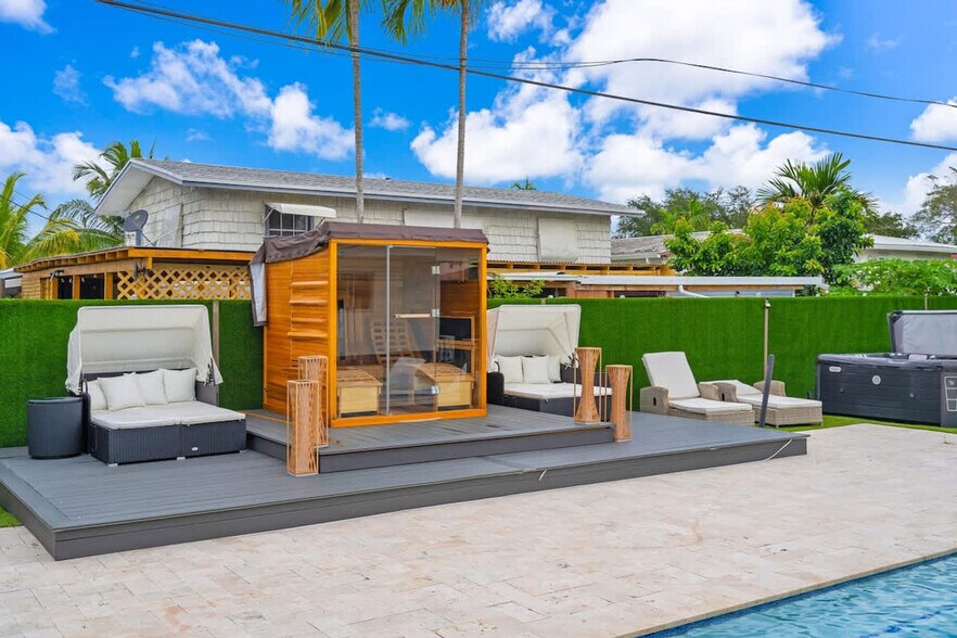 Building Photo - 1255 NE 199th St