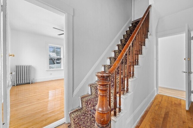 Building Photo - 20 Temple St