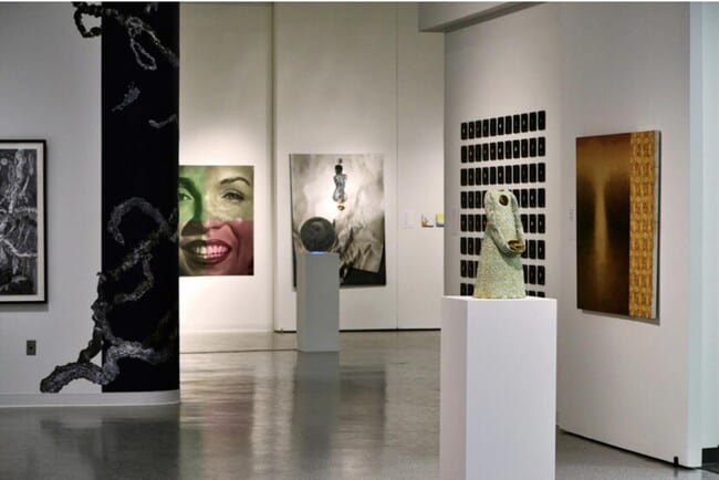 Building Photo - 114 S Lakeside Dr