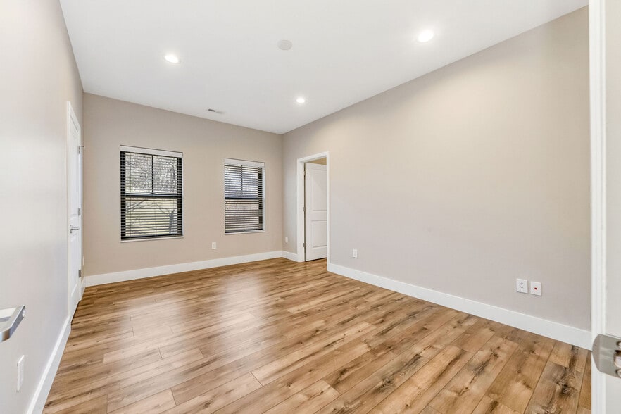 Building Photo - 203 Wallace Cir