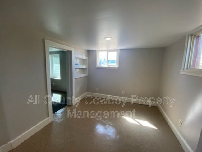 Building Photo - 950 N 11th St