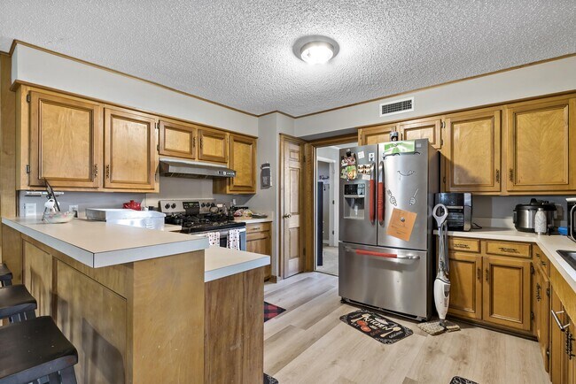 Building Photo - 2508 Memorial Dr