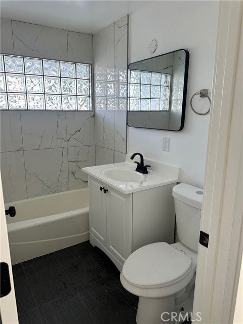 Building Photo - 9511 Hayvenhurst Ave