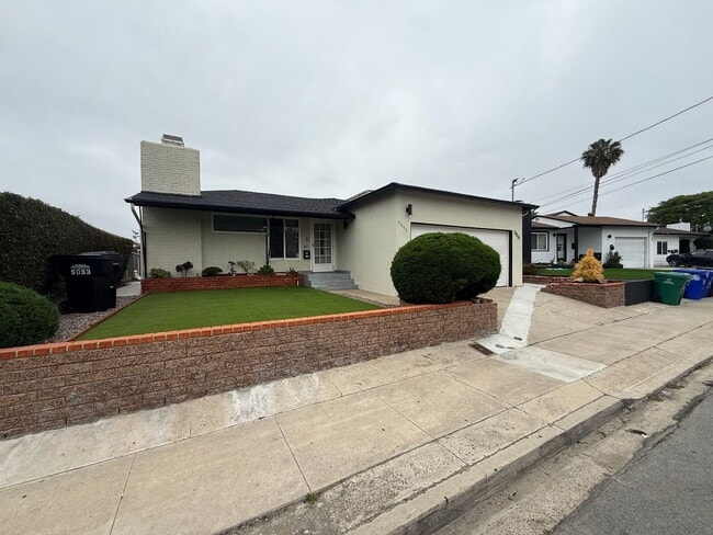 Primary Photo - Renovated in 2023!! 4BD/2BA; Quick Walk to...