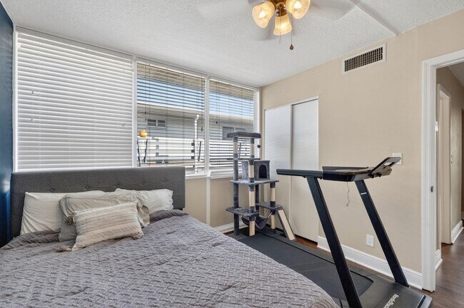 Building Photo - 1531 SE 15th St