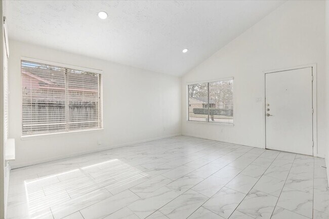 Building Photo - 14818 Gladewick Dr