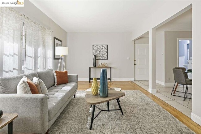 Building Photo - Beautiful Light-Filled 2BR/1BA Condo – Ste...