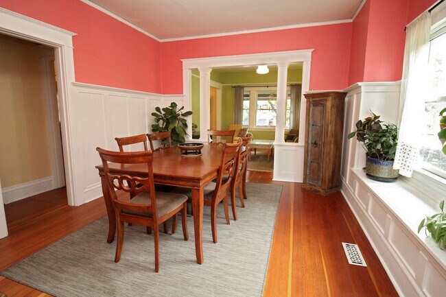 Building Photo - Delightful Remodeled Alberta Arts 3 Bed/2 ...