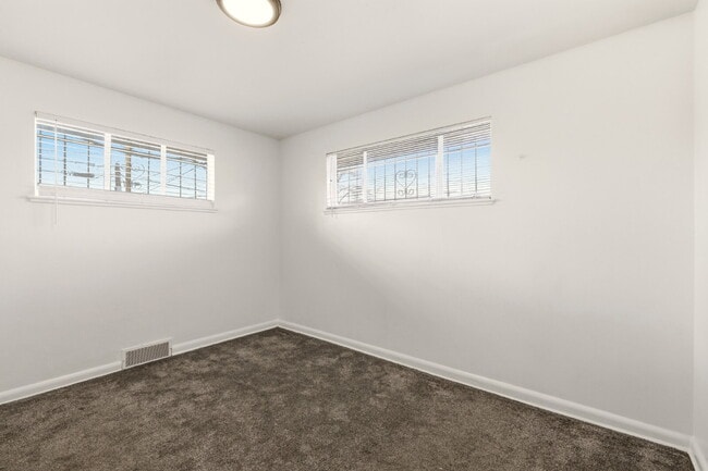 Building Photo - Charming 2 Bed 1 Bath in Park Hill!