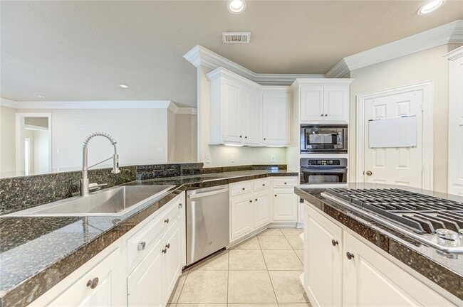 Building Photo - 14214 Cloud Cliff Ln