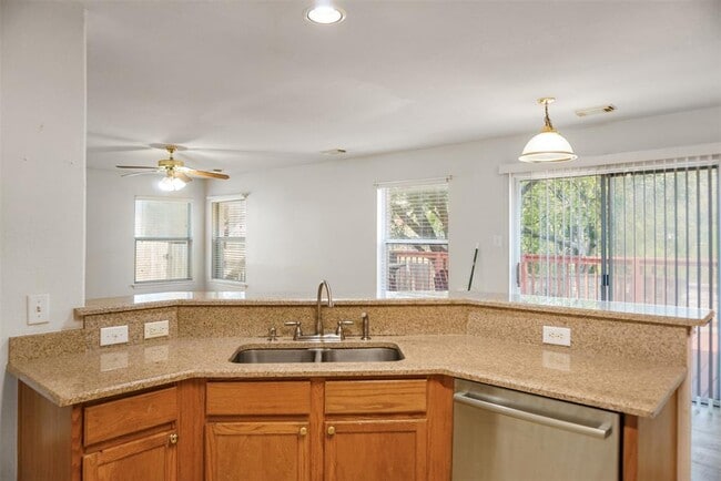 Building Photo - 1617 Gaylord Dr