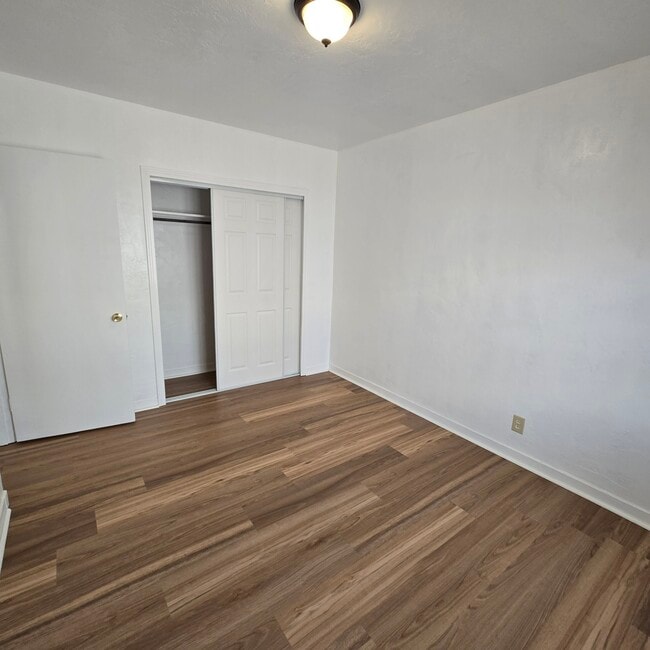 Building Photo - 335 Monroe St NE