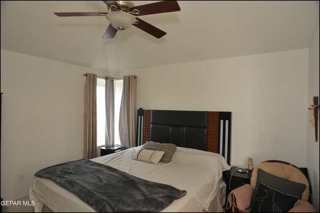 Building Photo - 7528 Luz De Lumbre Ave