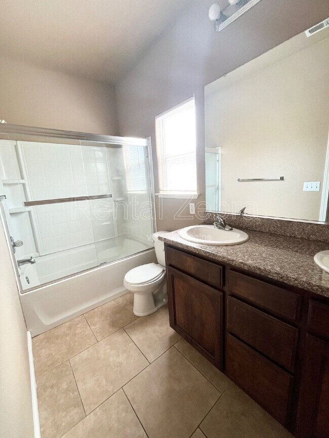 Building Photo - 408 Olive Way