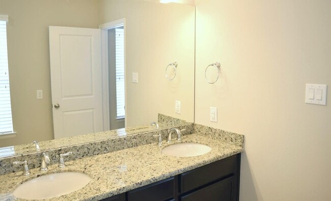Building Photo - 215 Kendrick Pines Blvd