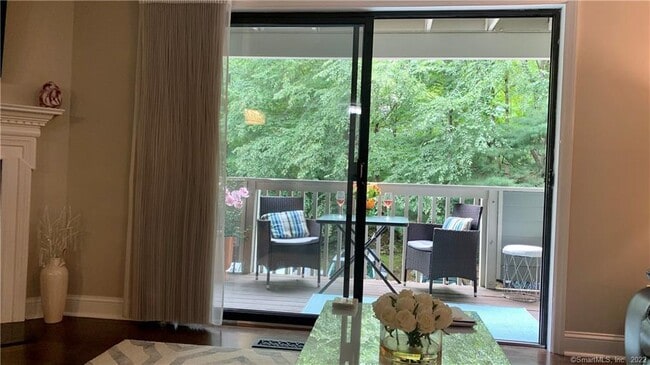 Building Photo - 3 Oakwood Dr