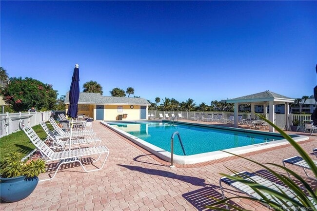 Building Photo - 5532 NE Gulfstream Way