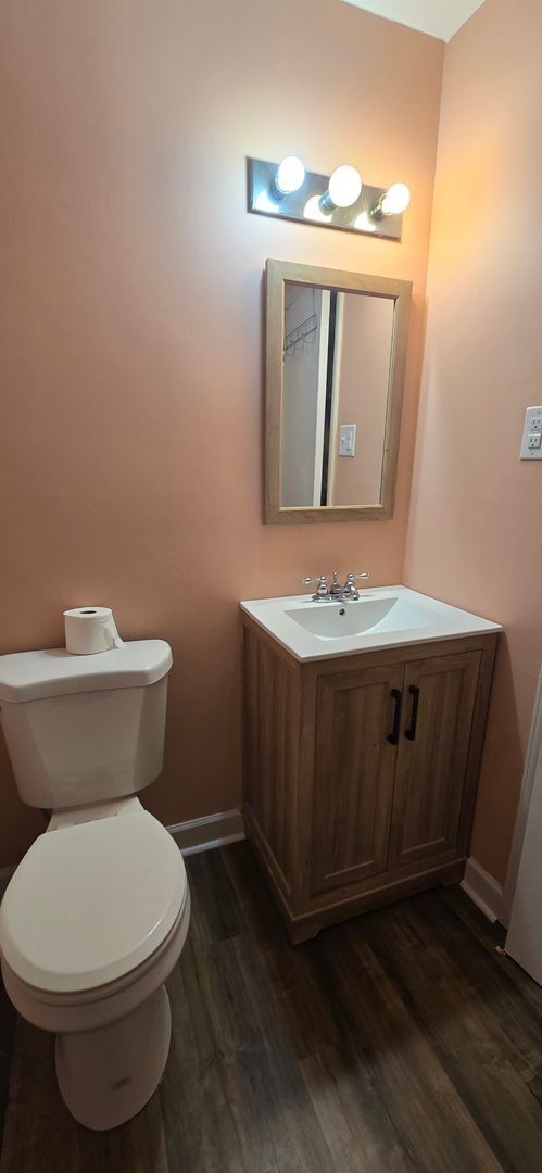 Building Photo - 5023 Hampshire Dr