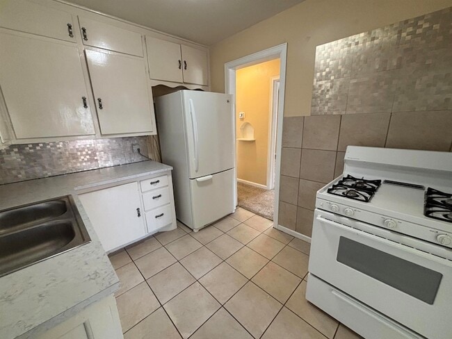 Building Photo - 2330 W Randolph Ave