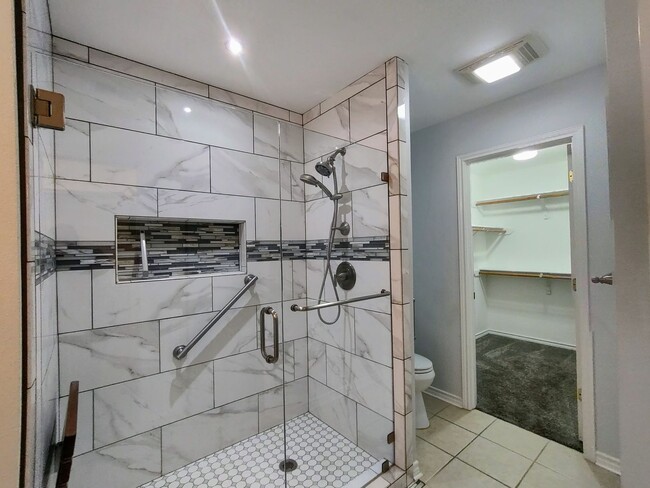 Building Photo - Beautiful 3 bedroom home ready for move in