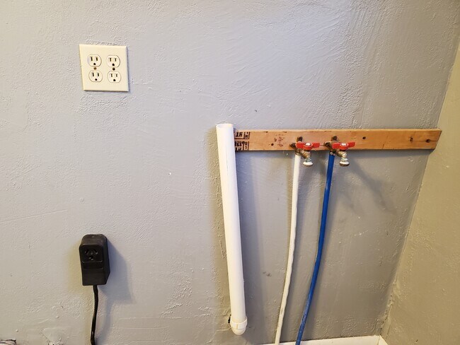 W/D hookups - 584 Colbert Ave